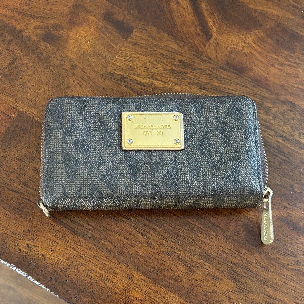 Michael Kors Monogram Wallet with Gold Plate